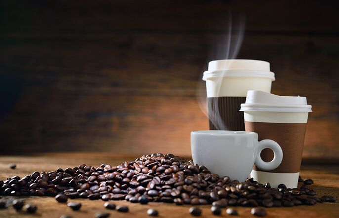 café como un producto prohibido mientras se toman vitaminas para el potencial